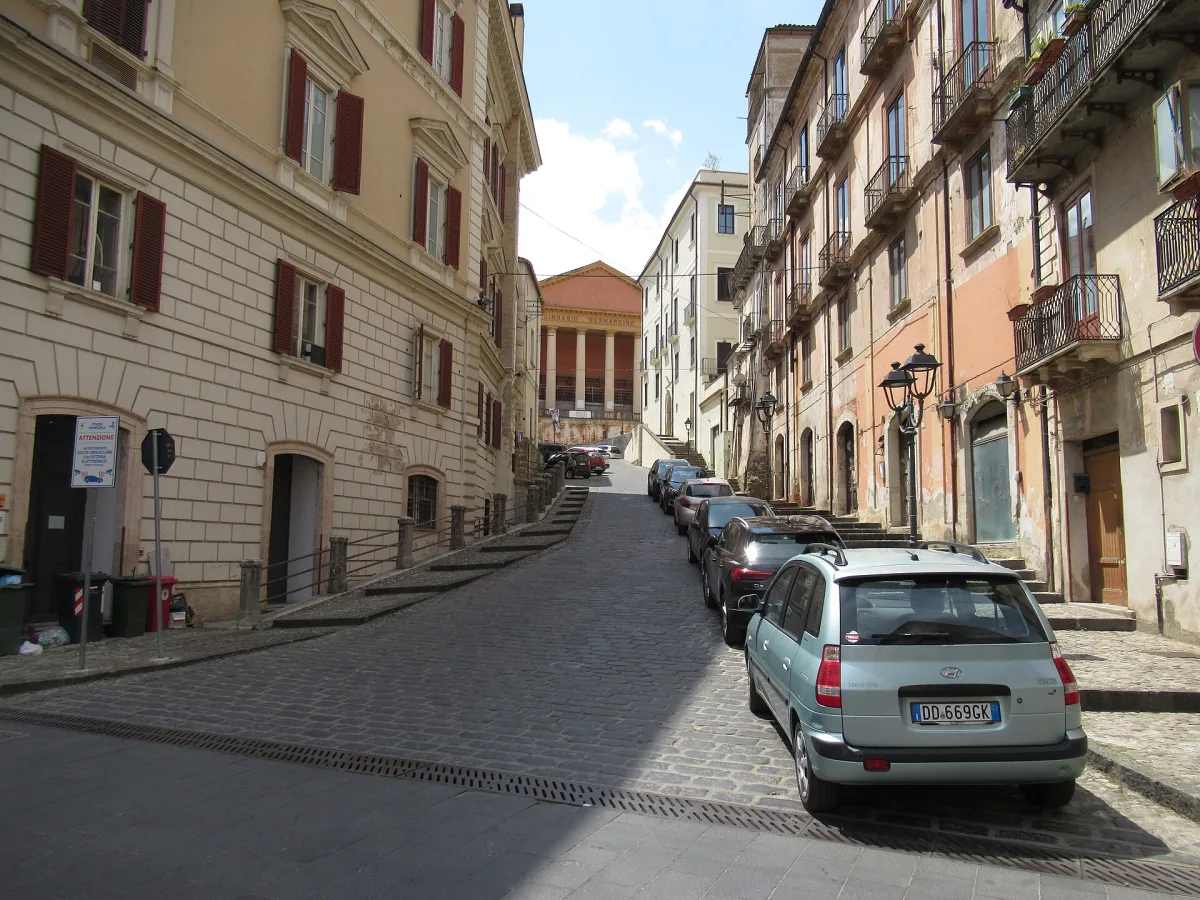 Come Arrivare a Cosenza: Guida Completa per il Tuo Viaggio