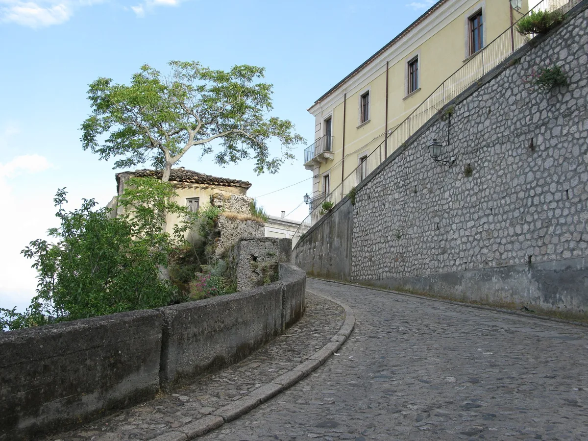 Guida Completa su Come Arrivare a Gerace, Calabria