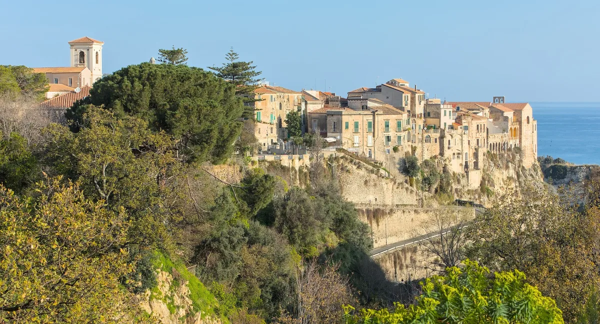 I migliori trekking vicino a Scilla: un'avventura tra natura e panorami mozzafiato