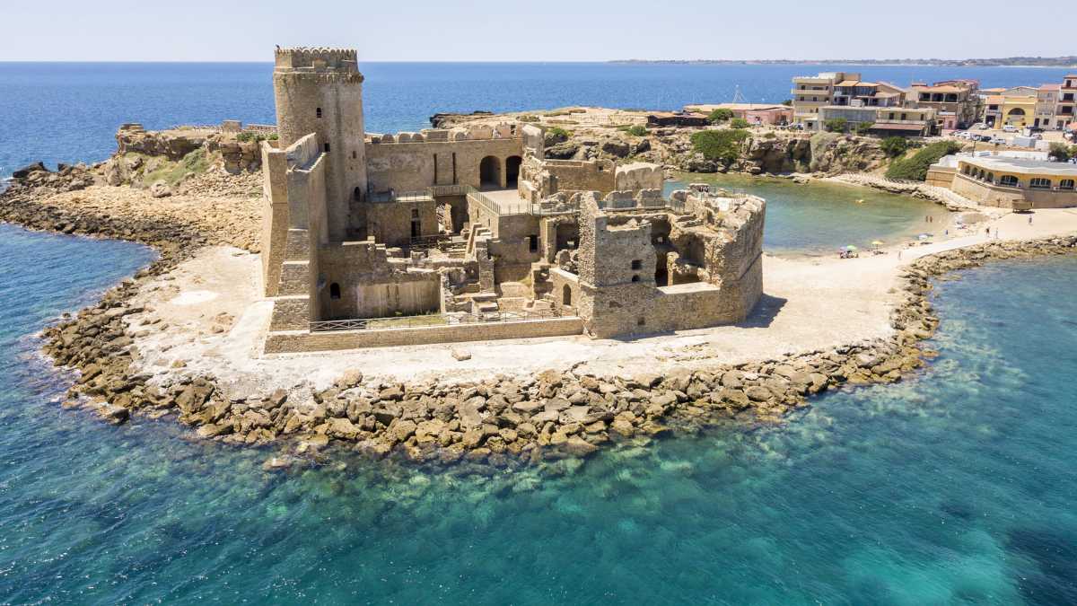 Feste ed Eventi a Le Castella: Un Viaggio tra Tradizioni e Cultura