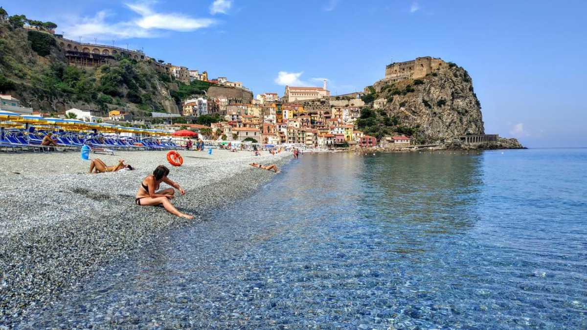 Scilla con Bambini: La Guida Completa per una Vacanza Indimenticabile