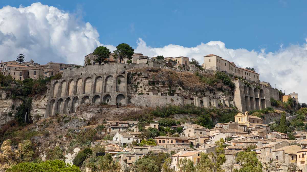 Scopri Gerace: Musei, Parchi e Gite Fuori Porta nella Calabria Nascosta