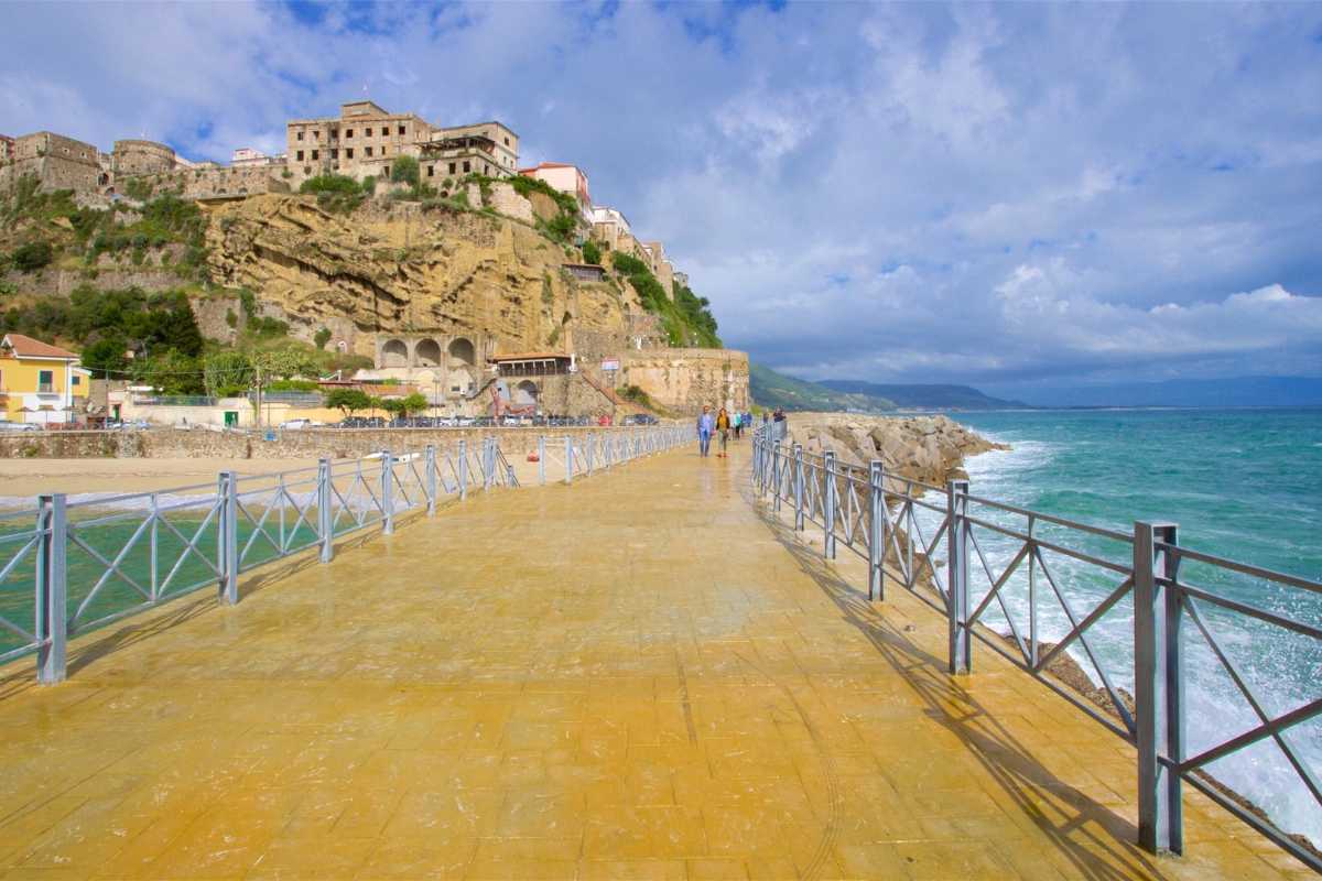 Panorama di Pizzo, con il castello e il mare sullo sfondo