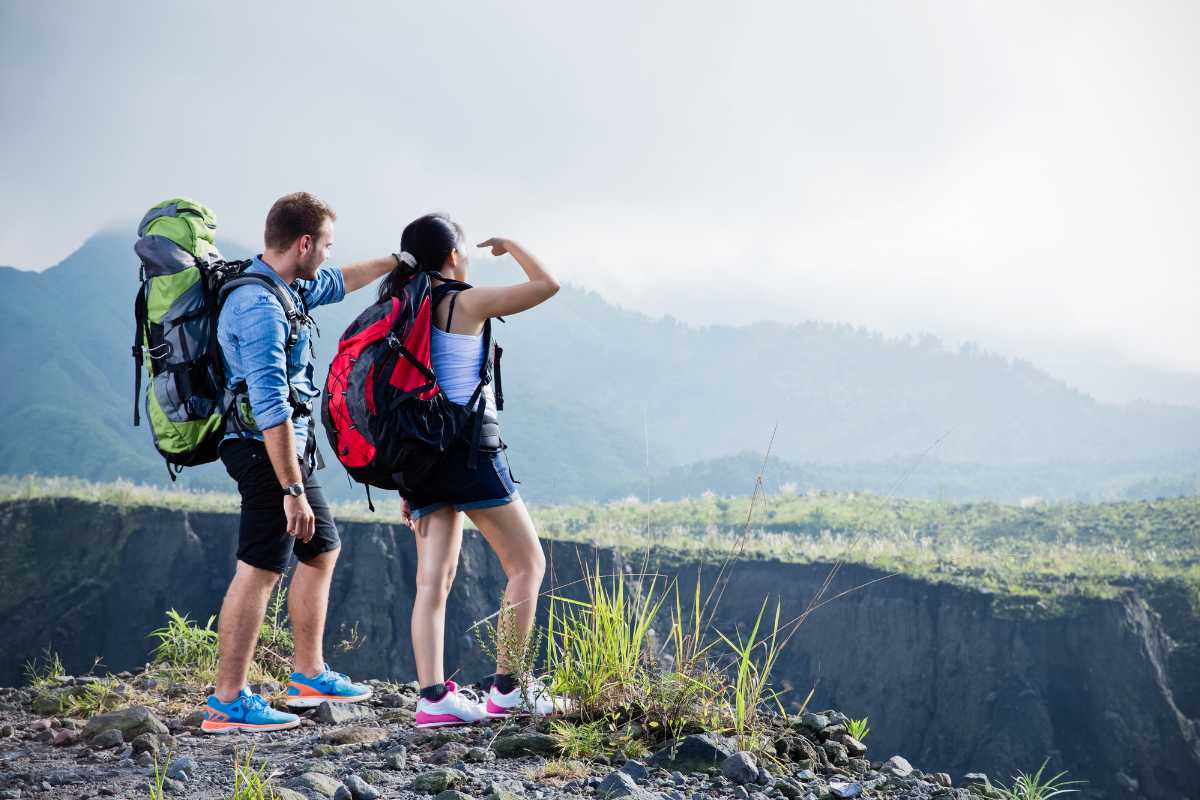 Panorama naturale di Reggio Calabria con vista sull'Etna e la costa
