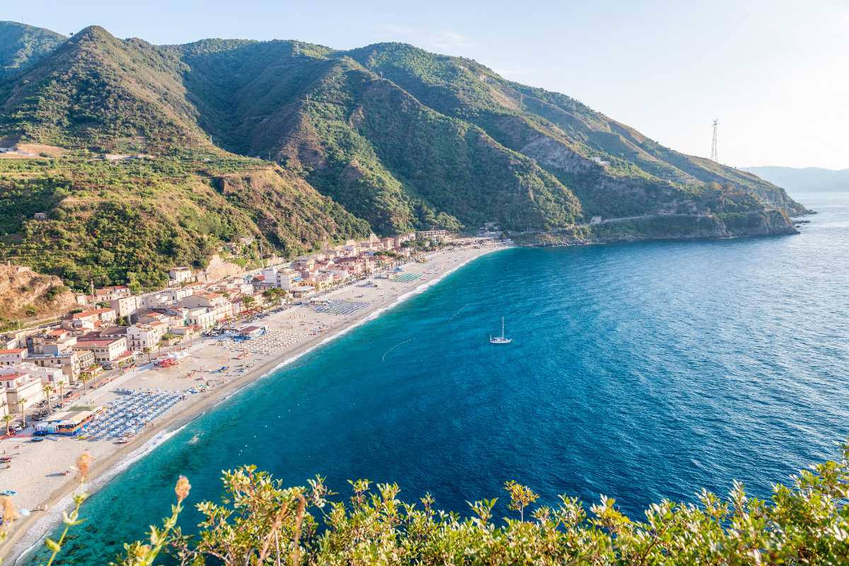 Trekking a Scilla, paesaggi naturali con vista sul mare e sul Castello Ruffo