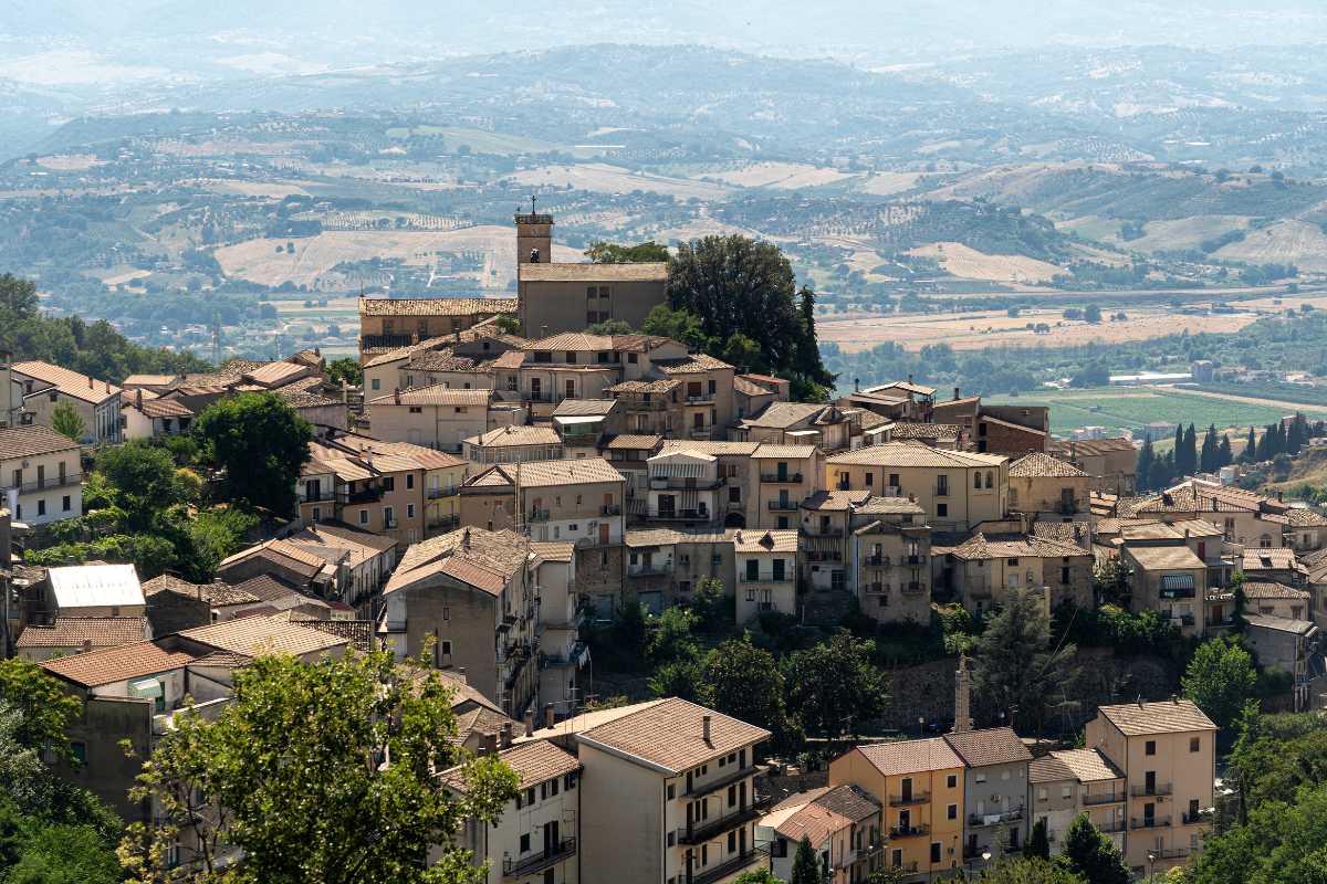 Vista panoramica del centro storico di Cosenza, con il Duomo e il MAB in evidenza